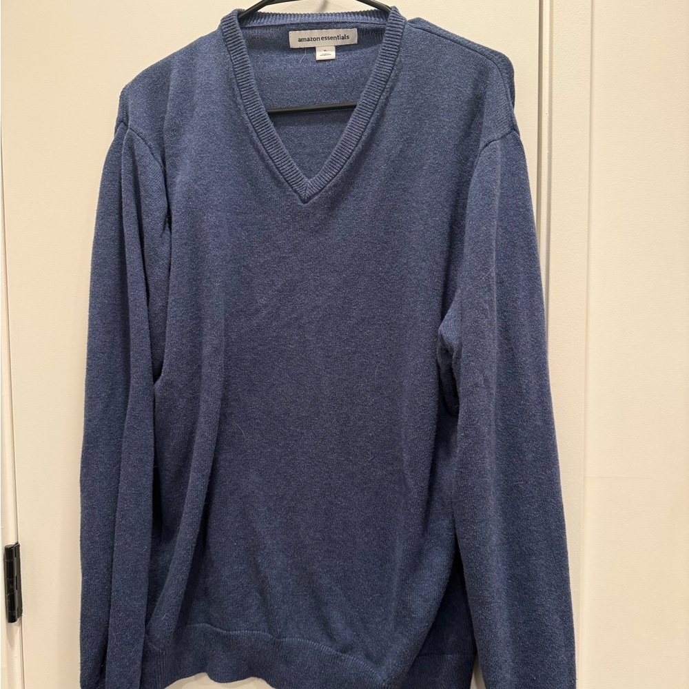 Amazon Essentials Men's Deep Blue V-Neck Sweater